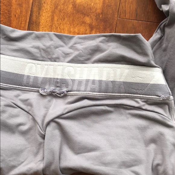 Gymshark leggings with some damage - Picture 2 of 2